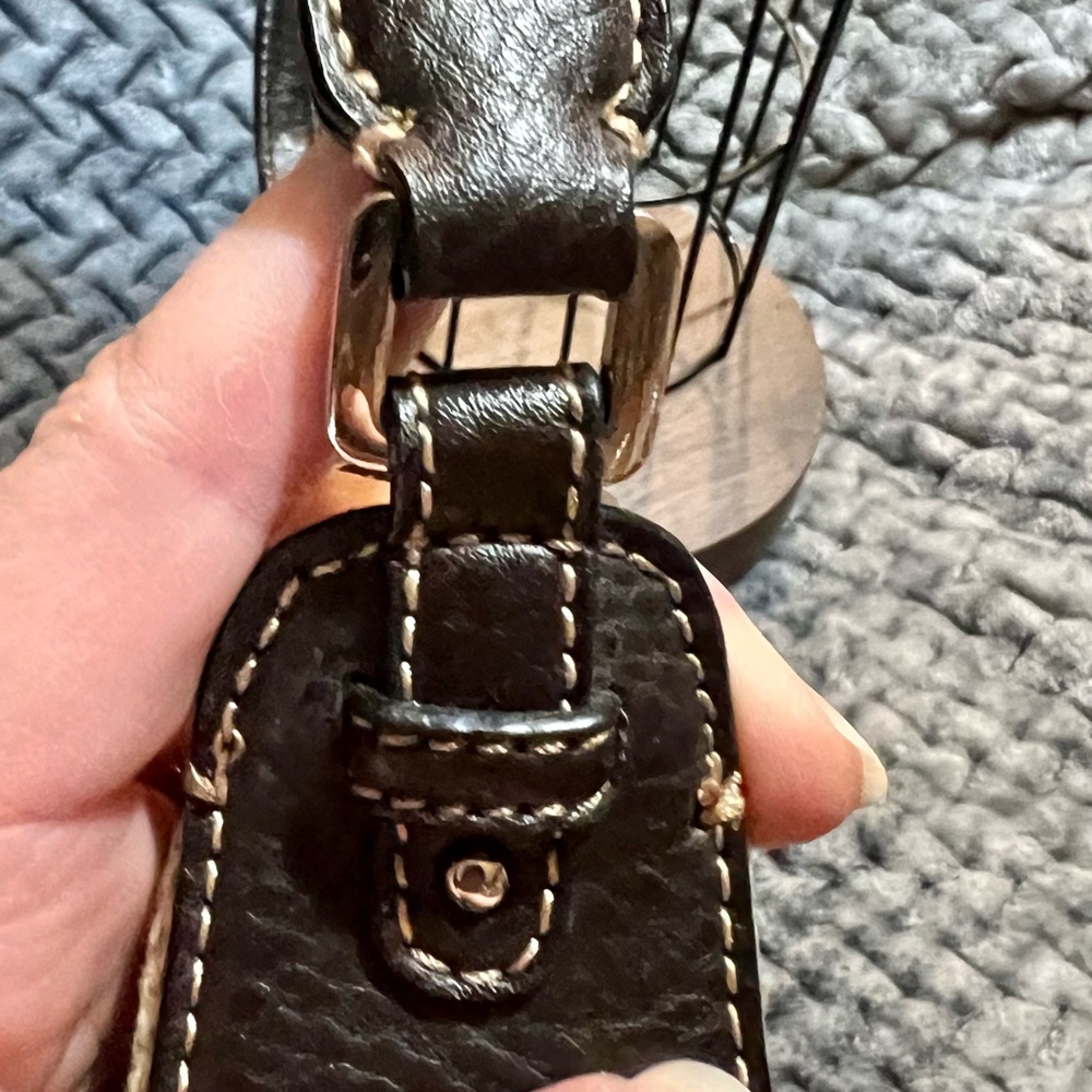 Elegant Etienne Aigner Tan and Brown Women's Shoulder Bag. - Picture 12 of 12
